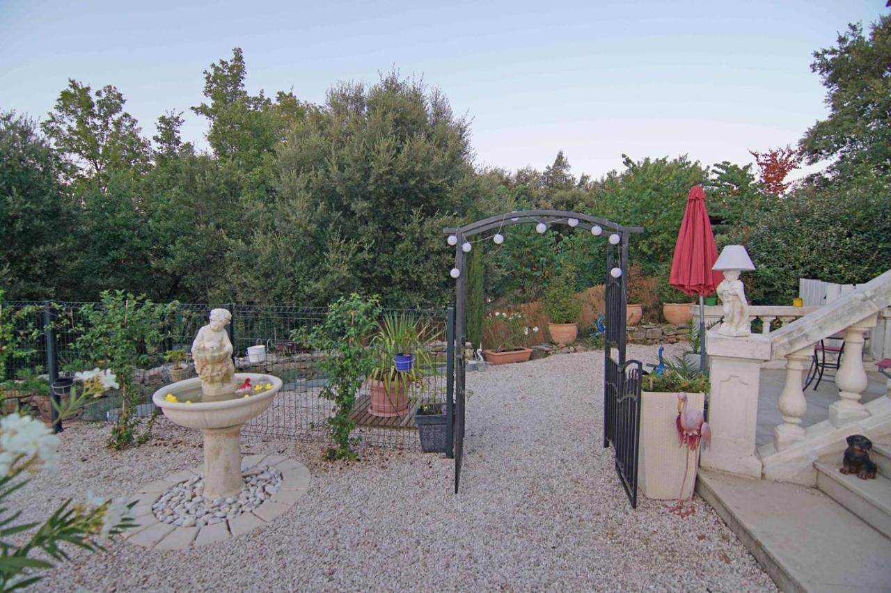 Chez Amali - Elegant Appartement De Vacances En Provence Avec Terrasse Brignoles Buitenkant foto
